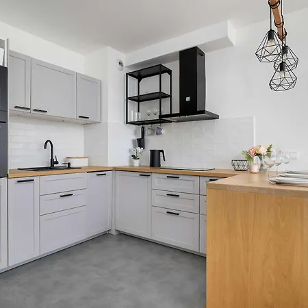 Functional With Parking In Cracow By Renters